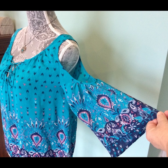 ❤️ ARIZONA BLUE SHEAR COLD SHOULDER BLOUSE Size S - Picture 5 of 9